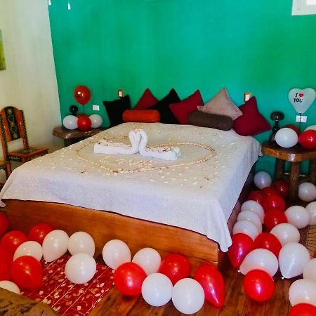 Hotel La Casa Rosada Livingston Ngoại thất bức ảnh