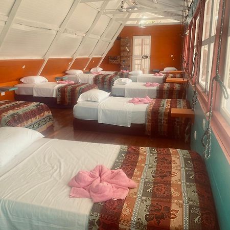 Hotel La Casa Rosada Livingston Ngoại thất bức ảnh