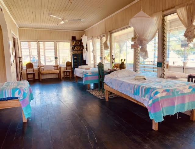 Hotel La Casa Rosada Livingston Ngoại thất bức ảnh