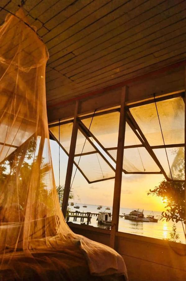 Hotel La Casa Rosada Livingston Ngoại thất bức ảnh