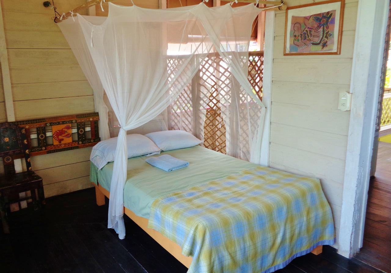 Hotel La Casa Rosada Livingston Ngoại thất bức ảnh