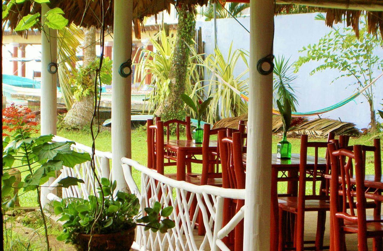 Hotel La Casa Rosada Livingston Ngoại thất bức ảnh