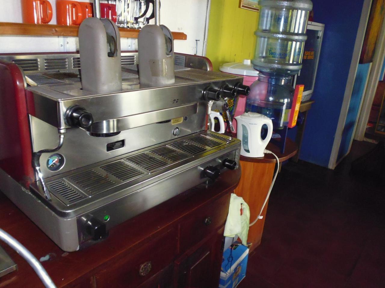 Hotel La Casa Rosada Livingston Ngoại thất bức ảnh