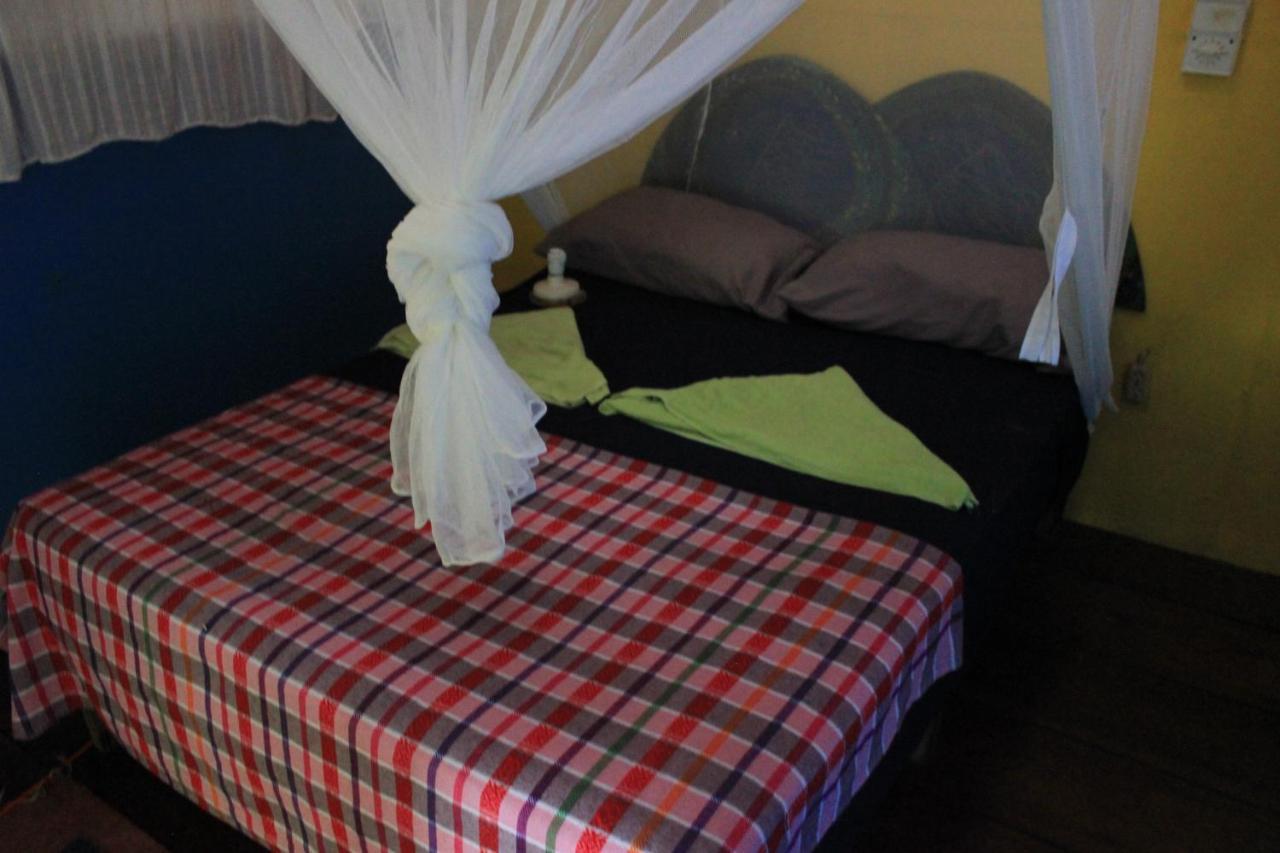 Hotel La Casa Rosada Livingston Ngoại thất bức ảnh