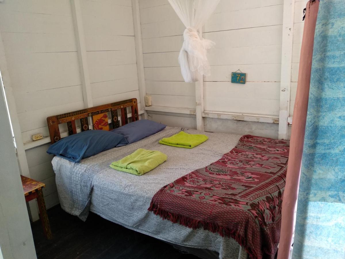 Hotel La Casa Rosada Livingston Ngoại thất bức ảnh