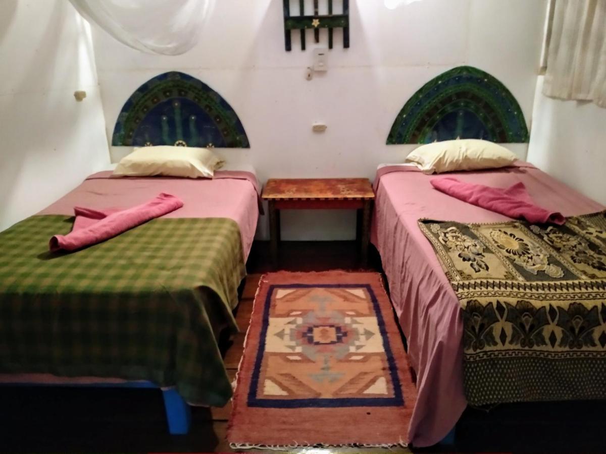 Hotel La Casa Rosada Livingston Ngoại thất bức ảnh